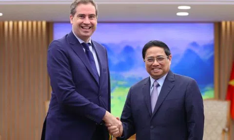 Việt Nam mong muốn sớm đón Tổng thống Pháp Macron sang thăm