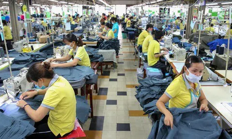 Giảm năm đóng BHXH để hưởng lương hưu: Có ngăn được NLĐ rút một lần?