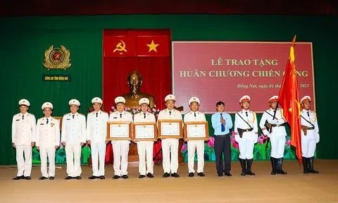 Nhiều tập thể, cá nhân Công an Đồng Nai nhận Huân chương Chiến công