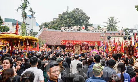 Xem 'kiệu bay' giữa phố phường Thủ đô