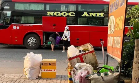 Xe dù, bến cóc lộng hành: Thuốc trị là rút giấy phép?