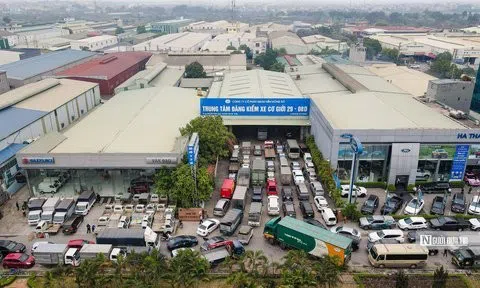 Hà Nội: Xếp hàng 2 ngày vẫn chưa được đăng kiểm