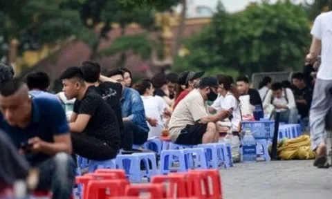 Giành lại vỉa hè ở Hà Nội: Sẽ khảo sát, đưa các quán trà đá vào trong ngõ