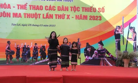 Cho học sinh tại Tp.Buôn Ma Thuột nghỉ học để tham gia Lễ hội Cà phê