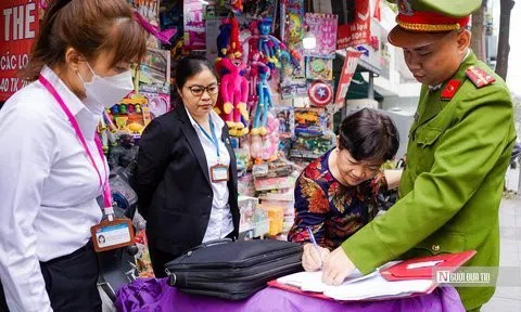 Giành lại vỉa hè: Phó Giám đốc Công an Hà Nội nói "sẽ bền bỉ thực hiện"