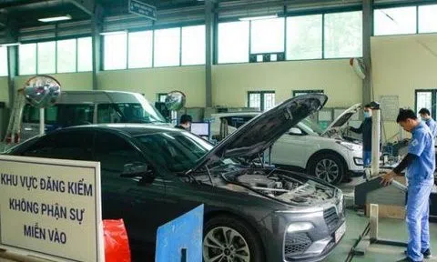50 CSGT tăng cường cho các trung tâm đăng kiểm từ sáng 11/3