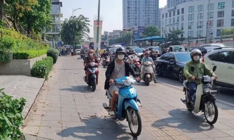 Đi xe trên vỉa hè, phạt đến 5 triệu đồng