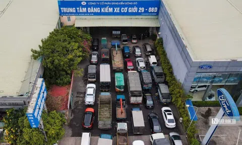 Hà Nội: Hàng xe nối dài tại trung tâm đăng kiểm trước thời điểm bị khám xét
