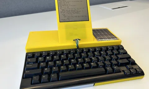 Laptop tự chế có thời lượng pin 2 năm