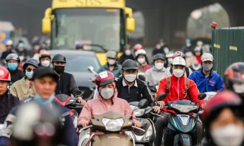 Mọc thêm 3 lô cốt, đường giao thông huyết mạch Thủ đô đã tắc nay còn tắc hơn