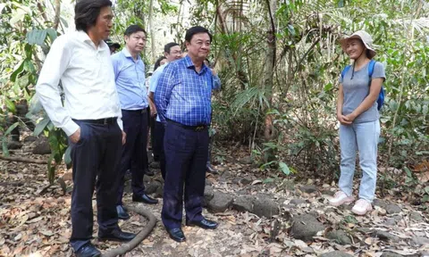 Bộ trưởng Lê Minh Hoan thăm và làm việc tại VQG Cát Tiên