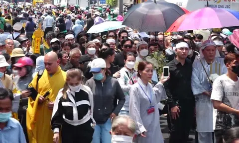 Nghìn người tiễn biệt nghệ sĩ Vũ Linh