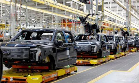 Ford tạm dừng sản xuất F-150 do lỗi pin