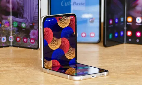 Gen Z kém hào hứng với smartphone gập