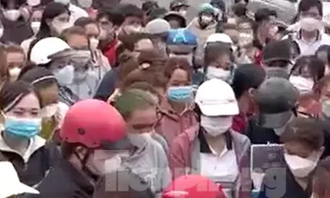 'Biển người' chen chân xin việc ở Bình Dương