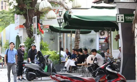 Hàng quán khu trung tâm TPHCM rộng cửa đón khách đến... 'giải quyết nỗi lòng’