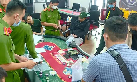 NÓNG: Bắt quả tang nhiều golfer đánh bạc tiền tỉ trong khách sạn