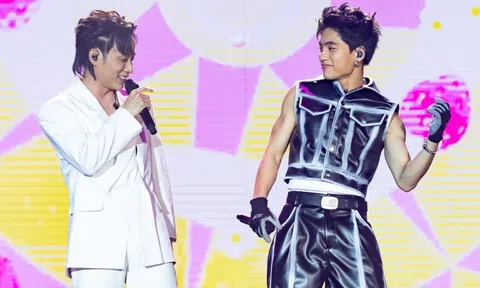 Trúc Nhân, Mono tung hứng trước hàng nghìn khán giả