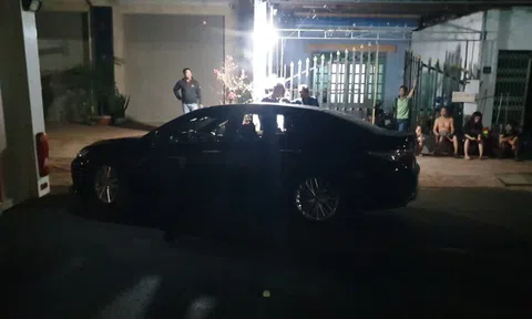 Người đàn ông ở TP HCM tự thiêu trên ôtô Camry