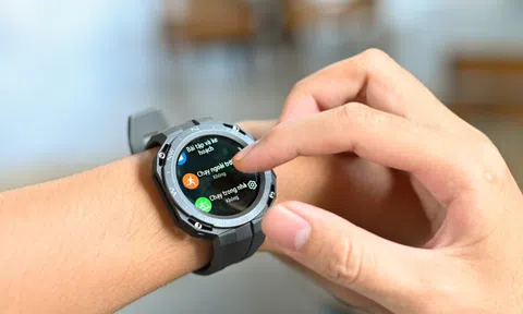 Mẫu smartwatch có thể thay đổi ngoại hình
