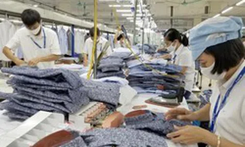 Lương tối thiểu vùng năm 2024: Tăng để bù trượt giá?