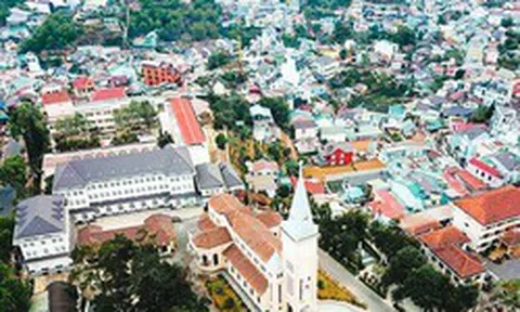 Đà Lạt ngột ngạt bê tông