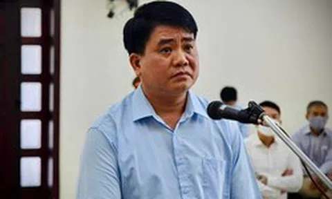 Cựu Chủ tịch Nguyễn Đức Chung phủ nhận được biếu tiền trong vụ ‘thổi giá cây xanh’