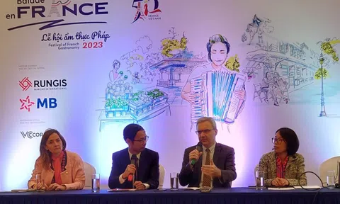 100 kg táo tươi từ Pháp mỗi ngày tại Lễ hội ẩm thực phiên bản đặc biệt