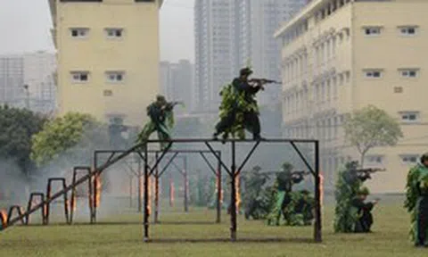 Đề xuất tăng tuổi phục vụ trong Công an nhân dân, riêng nữ sĩ quan cấp Tướng vẫn giữ nguyên