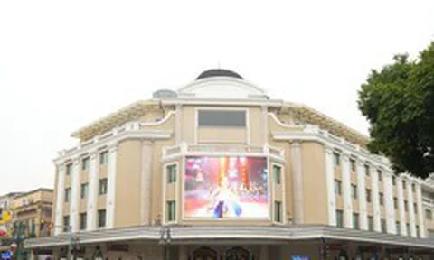 Cận cảnh tuyến phố đặc biệt có mái che vỉa hè lâu đời và duy nhất ở Thủ đô