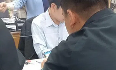 Nhân viên nhà mạng ép khách mua gói cước một năm nếu muốn đổi sang chính chủ