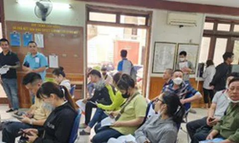 Người dân Hà Nội xếp hàng từ 4 giờ sáng chờ làm lý lịch tư pháp