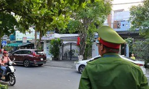 CLIP: Khám xét nhà Chủ tịch UBND quận Cẩm Lệ