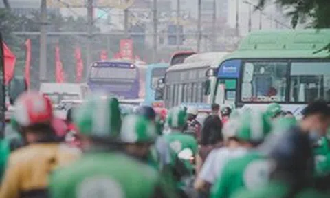 Tài xế công nghệ vượt đèn đỏ, đi ngược chiều sẽ bị khoá tài khoản vĩnh viễn