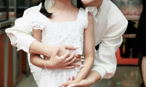 Angela Phương Trinh: 'Tôi sống tích cực nhờ con nuôi'