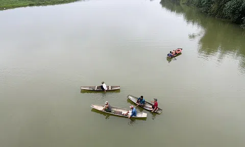 Tìm học sinh nghi nhảy sông tự tử khi để lại lời nhắn: "Con xin lỗi, con không ăn trộm"