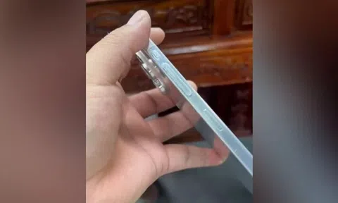 Mô hình iPhone 15 Pro bị lộ trên TikTok