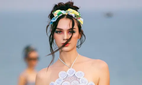 Vợ Bùi Tiến Dũng đắt show thời trang