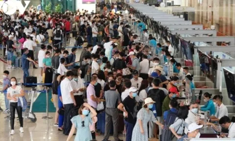 "Cháy vé" bay từ Hà Nội, TP HCM dịp lễ 30-4