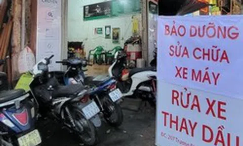 Dịch vụ sửa chữa xe ngang nhiên lấn chiếm lòng đường, vỉa hè Hà Nội