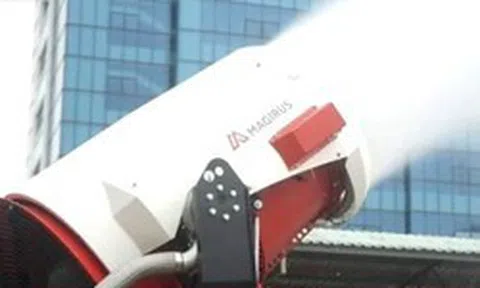 Cận cảnh 'siêu robot' TAF35 có thể di chuyển mọi địa hình chữa cháy