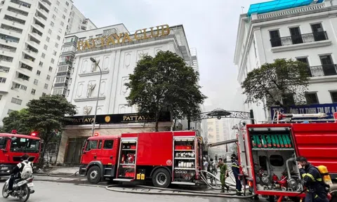 Huy động 6 xe PCCC phun nước dập lửa vụ cháy quán karaoke Pattaya