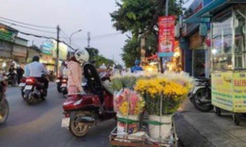 Cận cảnh hỗn loạn ở chợ chạy Hiệp Bình, TP Thủ Đức