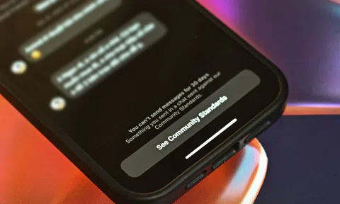 Đang chat dở, bỗng nhiên bị Facebook chặn nhắn tin 30 ngày