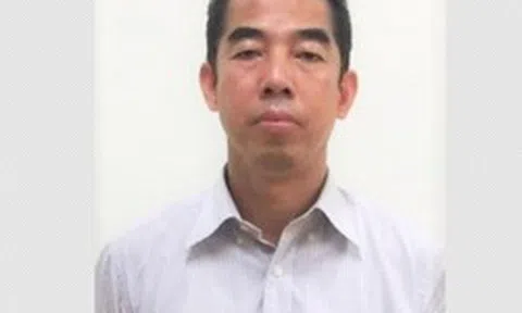 Vợ cựu thứ trưởng Tô Anh Dũng thay chồng nhận túi quà 50.000 USD tại quán cà phê