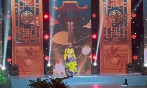 Nghệ sĩ Phi Điểu diễn thời trang ở tuổi 90