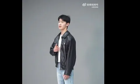 Nam sinh gây sốt vì thành tích thi trường nghệ thuật