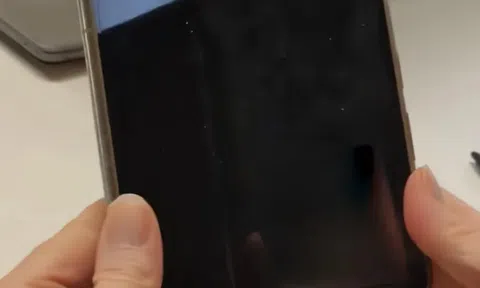 Cận cảnh smartphone gập đầu tiên của Google