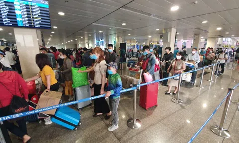Cục Hàng không lên tiếng về "gánh thêm phí" và "Ám ảnh chờ đợi" tại Tân Sơn Nhất