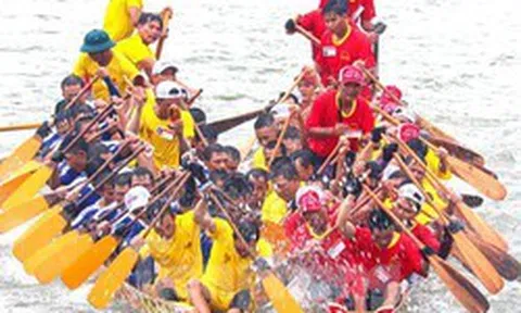 Đến Bình Dương xem đua thuyền gay cấn trên sông